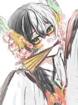 1boy aegyo_sal androgynous aqua_eyeshadow black_hair blue_sky chinese_clothes chinese_commentary closed_mouth commentary_request eyelashes eyeshadow flower folded_fan folding_fan glint grey_robe hair_between_eyes hair_extensions hair_flower hair_ornament hand_fan hand_up hanfu happy highres holding holding_fan infinity_nikki lantern long_hair long_sidelocks long_sleeves looking_at_viewer loose_hair_strand makeup male_focus marking_on_cheek mouth_hold multicolored_hair nikki_(series) o-ring official_alternate_costume pink_flower red_hanfu robe sidelocks signature simple_background sky sleeves_past_fingers sleeves_past_wrists smile solo split-color_hair tan_youyou_(infinity_nikki) two-tone_hair upper_body white_background white_hair yellow_eyes zai_ni_bali_tiaowu_de_you_caihua