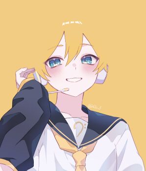 1boy 62s_f absurdres blending blonde_hair blue_eyes blush commentary detached_sleeves headset highres kagamine_len looking_at_viewer male_focus necktie sailor_collar simple_background solo twitter_username upper_body vocaloid yellow_background yellow_necktie
