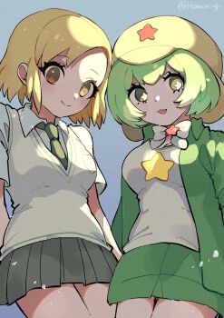 +_+ 2girls angol_mois blonde_hair cardigan commentary_request green_hair grey_background hat highres honnoring jacket kemono_friends kemono_friends_3 keroro_(kemono_friends) keroro_gunsou looking_at_viewer multiple_girls neck_ribbon necktie ribbon school_uniform shirt short_hair simple_background skirt star_(symbol) yellow_eyes