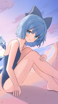 1girl alternate_costume barefoot beach blue_bow blue_eyes blue_hair blue_one-piece_swimsuit blush bow cirno closed_mouth cloud commentary_request detached_wings hair_bow highres ice ice_wings medium_hair ocean one-piece_swimsuit outdoors sand sitting smile solo swimsuit tentyuu_th touhou wings