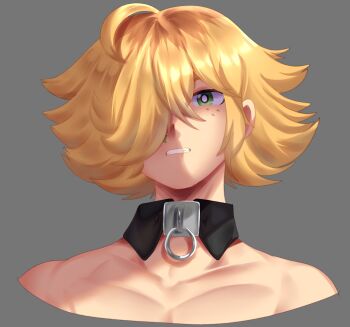 1boy absurdres ahoge art_study black_collar blonde_hair bright_pupils clenched_teeth collar commentary cropped_shoulders english_commentary freckles green_eyes grey_background hair_over_one_eye highres looking_at_viewer lueduar male_focus one_eye_covered original parted_bangs short_hair simple_background solo teeth white_pupils
