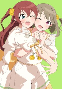 2girls ;d absurdres blush brown_hair commentary cowboy_shot dress emma_verde flower freckles green_background hair_between_eyes hair_flower hair_ornament highres hug hug_from_behind long_hair love_live! love_live!_nijigasaki_high_school_idol_club medium_hair multiple_girls nakasu_kasumi official_alternate_costume one_eye_closed one_side_up open_mouth outstretched_arm own_hands_together pink_eyes pink_hair simple_background smile teeth uchuu_no_mozuku upper_teeth_only white_dress yellow_flower