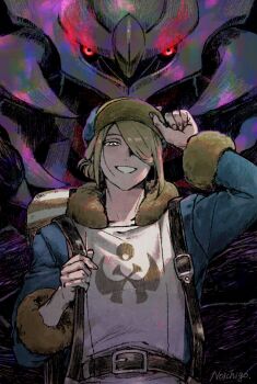 1boy backpack bag blonde_hair commentary_request fur-trimmed_jumpsuit fur_trim gen_4_pokemon ginkgo_guild_uniform giratina giratina_(origin) glowing glowing_eyes grin hair_over_one_eye hat highres jumpsuit legendary_pokemon long_sleeves looking_at_viewer male_focus nintendo no_ichigo pokemon pokemon_(creature) pokemon_legends:_arceus red_eyes signature smile volo_(pokemon)