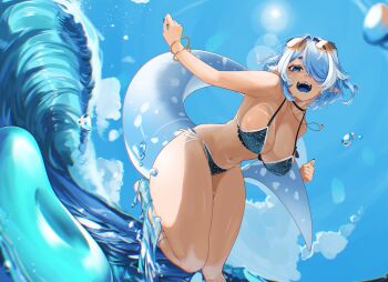 1girl bikini black_choker blue_bikini blue_eyes blue_hair blue_sky blue_tongue bracelet breasts character_request choker cloud colored_tongue commentary commission copyright_request cowboy_shot day edge_ill english_commentary eyewear_on_head fins fish_girl fish_tail hair_over_one_eye highres jewelry large_breasts looking_at_viewer multicolored_hair navel necklace ocean one_eye_covered open_mouth outdoors parted_bangs sharp_teeth short_hair skeb_commission sky smile solo streaked_hair sunglasses swimsuit tail teeth water waves white_streaks