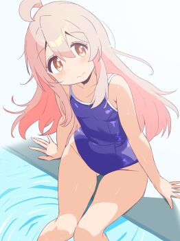 1girl ahoge blue_one-piece_swimsuit breasts brown_eyes commentary_request competition_school_swimsuit feet_out_of_frame head_tilt highres long_hair looking_at_viewer one-piece_swimsuit onii-chan_wa_oshimai! oyama_mahiro pink_hair poolside school_swimsuit shirosakiyomogi simple_background small_breasts smile soaking_feet solo swimsuit water white_background