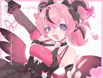 1girl aria_(discordant_note)_(zenless_zone_zero) aria_(zenless_zone_zero) arm_up bare_shoulders black_bow black_bridal_gauntlets black_choker black_dress black_hair blue_eyes blush bow breasts bridal_gauntlets checkered_background choker collarbone commentary dress english_commentary hair_between_eyes hair_bow hand_up heart highres miyuartss multicolored_hair official_alternate_costume open_mouth pink_hair red_wings small_breasts solo streaked_hair upper_body v white_background wings zenless_zone_zero