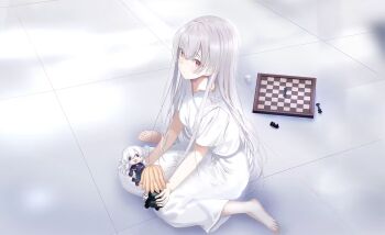 1girl chessboard dice doll dress game_cg hakuchuumu_no_aojashin holding holding_doll large_variant_set long_hair looking_at_viewer non-web_source official_art red_eyes shimofuri short_sleeves solo variant_set white_background white_dress white_hair yonagi_(hakuchuumu_no_aojashin)