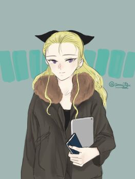 absurdres alternate_costume anmitsu_sd assam_(girls_und_panzer) black_bow black_shirt blonde_hair bow brown_jacket casual coat computer fur_coat fur_trim girls_und_panzer green_background hair_bow highres holding holding_laptop holding_notebook jacket laptop long_hair notebook purple_eyes shirt signature smile upper_body