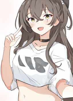 1girl :d black_choker blush brown_hair choker collarbone commentary_request crop_top crossed_bangs double-parted_bangs girls'_frontline hair_between_eyes long_hair looking_at_viewer midriff navel official_alternate_costume one_side_up open_mouth outstretched_arm raifu_(rf) scar scar_across_eye scar_on_face shirt short_hair sidelocks simple_background smile solo ump45_(corona_sunset)_(girls'_frontline) ump45_(girls'_frontline) upper_body white_background white_shirt yellow_eyes