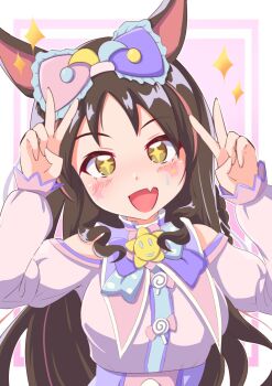 +_+ 1girl animal_ears black_hair blush bow breasts clothing_cutout commentary_request double_v facial_mark fang flower_facial_mark hair_ornament highres horse_ears horse_girl jester_costume long_hair long_sleeves looking_at_viewer marvelous_sunday_(trick_ribbonetta)_(umamusume) marvelous_sunday_(umamusume) medium_breasts mokichi3356 official_alternate_costume open_mouth shoulder_cutout smile solo sparkle star_(symbol) star_facial_mark umamusume upper_body v yellow_eyes