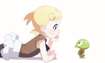 1girl absurdres bike_shorts_under_skirt blonde_hair blue_eyes bonnie_(pokemon) brown_shirt closed_mouth commentary_request eye_contact from_side gen_6_pokemon head_rest highres korean_commentary legendary_pokemon looking_at_another lying medium_hair nintendo on_stomach pokemon pokemon_(anime) pokemon_(creature) pokemon_xy_(anime) pokesudal shirt short_sleeves skirt smile white_background white_skirt zygarde zygarde_core