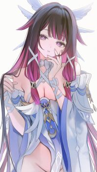 1girl arm_ribbon bare_shoulders black_hair bow breasts bright_pupils choker cleavage columbina_(genshin_impact) commentary dress fingernails genshin_impact gold_trim groin hair_ornament hair_ribbon hand_on_own_face highres long_hair multicolored_eyes multicolored_hair no_panties pink_hair poki_(j0ch3fvj6nd) ribbon solo two-tone_hair upper_body very_long_hair white_background white_bow white_dress white_pupils white_ribbon wing_hair_ornament