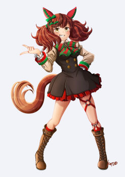 1girl absurdres animal_ears black_dress blush boots bow bowtie breasts brown_boots brown_eyes brown_hair commentary_request diagonal-striped_bow dress ear_bow ear_covers ear_ribbon full_body green_bow green_bowtie grin highres horse_ears horse_girl horse_tail juliet_sleeves konsu_(konsu1182da) long_sleeves looking_at_viewer medium_breasts medium_hair multicolored_hair nice_nature_(poinsettia_ribbon)_(umamusume) nice_nature_(umamusume) o-ring o-ring_thigh_strap open_mouth pinafore_dress puffy_sleeves simple_background sleeveless sleeveless_dress smile solo streaked_hair striped_bow striped_bowtie striped_clothes tail teeth thigh_strap twintails umamusume