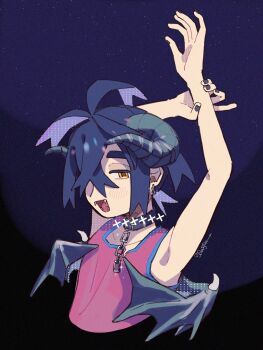 1boy arms_up black_hair blush chain cropped_torso crossed_bangs curled_horns demon_boy demon_horns demon_wings earrings fangs hair_between_eyes hair_over_one_eye highres horns jewelry kieran_(pokemon) looking_at_viewer male_focus multicolored_hair nintendo open_mouth orange_eyes pokemon pokemon_sv purple_hair red_tank_top simple_background solo tank_top taya_tarou twitter_username upper_body wings