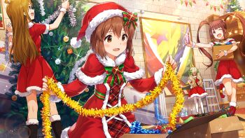 4girls bow bowtie brown_eyes brown_hair capelet christmas christmas_tree commentary_request decorating_christmas_tree dress fur-trimmed_capelet fur-trimmed_dress fur-trimmed_headwear fur_trim game_cg hagiwara_yukiho hair_bow handa_roco hat idolmaster idolmaster_(classic) idolmaster_million_live! idolmaster_million_live!_theater_days indoors matsuda_arisa multiple_girls official_art red_capelet red_dress red_hat santa_costume santa_hat short_hair third-party_source tokoro_megumi