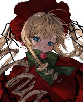 1girl blonde_hair blue_eyes blush bonnet bow bowtie brooch capelet drill_hair drill_sidelocks floating_hair flower flower_brooch green_bow green_bowtie highres jewelry long_hair looking_at_viewer parted_lips pink_flower pink_rose red_bonnet red_capelet rose rozen_maiden shi_xu_jiu_zhou shinku sidelocks simple_background solo twin_drills twintails upper_body white_background