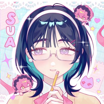 2girls alien_stage black_hair character_name commentary dou_(tori) earrings english_commentary hair_ornament hairband hairclip highres holding holding_pencil jewelry looking_to_the_side medium_hair mini_person minigirl mizi_(alien_stage) multiple_girls pearl_earrings pencil pink_hair purple_eyes semi-rimless_eyewear solo_focus sphere_earrings sua_(alien_stage) white-framed_eyewear white_hairband