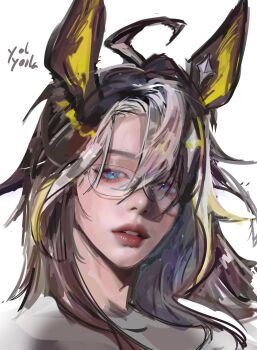 1girl absurdres ahoge animal_ears artist_name blonde_hair blue_eyes brown_hair dream_journey_(umamusume) english_text glasses grey-framed_eyewear grey_hair heterochromia highres horse_ears horse_girl lipstick looking_at_viewer makeup multicolored_hair parted_lips portrait purple_eyes signature simple_background solo solo_focus thick_lips umamusume white_background yol_yoola