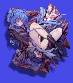 1girl arm_behind_head black_boots black_shirt black_skirt blue_background blue_eyes blue_hair blush boots chest_harness closed_mouth floral_print floral_print_skirt full_body hair_between_eyes hair_ribbon harness highres hololive hoshimachi_suisei hoshimachi_suisei_(shout_in_crisis) knee_boots layered_skirt long_hair long_sleeves looking_at_viewer official_alternate_costume official_alternate_hairstyle overskirt ponytail print_skirt ribbon shirt sidelocks simple_background sitting skirt solo tooya0923 turtleneck turtleneck_shirt virtual_youtuber