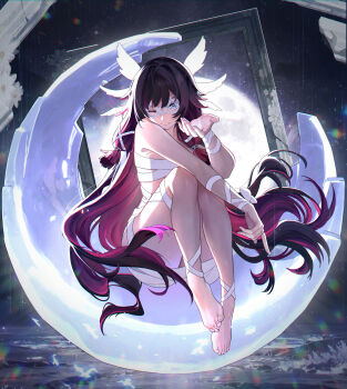 Rule 34 | 1girl, ;), absurdres, bandages, bare shoulders, barefoot, black hair, blue eyes, chest sarashi, colored inner hair, columbina (genshin impact), genshin impact, highres, knees up, long hair, looking at viewer, multicolored hair, nervi fd, one eye closed, purple hair, sarashi, smile, solo, thighs, very long hair