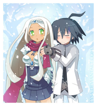 +_+ 1boy 1girl ahoge alcyonne almaz_von_almadine_adamant armor blue_gemstone dark_skin disgaea gem green_eyes hair_between_eyes long_sleeves makai_senki_disgaea_3 red_scarf sapphire_rhodonite scarf sidelocks snow snowing trembling
