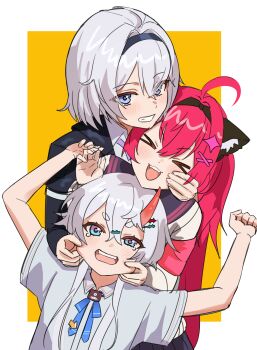 >_< 3girls absurdres ahoge animal_ear_fluff animal_ears blue_eyes blush cat_ears cat_girl commentary_request edgar_(nte) grey_hair highres horns korean_commentary long_hair looking_at_viewer lynnz multiple_girls nanally_(nte) nanally_(the_popular_kid)_(nte) neverness_to_everness official_alternate_costume open_mouth purple_eyes red_hair sakiri_(nte) shirt short_hair single_horn teeth upper_teeth_only very_long_hair white_shirt