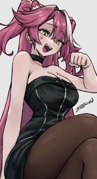1girl animal_ears animal_hands artist_name bare_shoulders black_choker black_dress blush breasts brown_pantyhose choker cleavage collarbone commentary crossed_legs dress eyeshadow facial_mark fangs grey_background hair_intakes hololive hololive_english jeffraeson large_breasts long_hair makeup multicolored_hair open_mouth panther_ears panther_girl pantyhose pink_eyes pink_eyeshadow pink_hair raora_panthera simple_background smile solo strapless strapless_dress streaked_hair teeth thighs two-tone_hair two_side_up upper_teeth_only virtual_youtuber yellow_eyes zipper_pull_tab