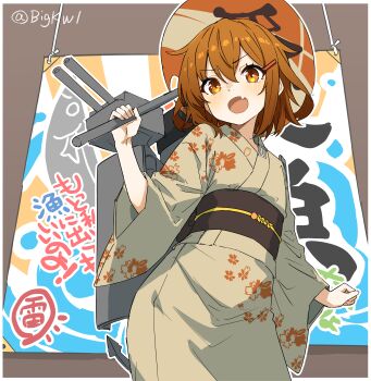 1girl absurdres bigkwl black_sash blush border brown_hair brown_hat commentary cowboy_shot double-parted_bangs fang green_kimono hair_between_eyes hair_ornament hairclip hat highres ikazuchi_(kancolle) japanese_clothes kantai_collection kimono long_sleeves obi open_mouth orange_eyes outline outside_border sash short_hair solo twitter_username white_border white_outline wide_sleeves