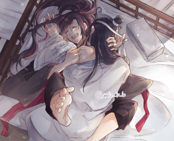 2boys ahoge barefoot bed black_hair black_hanfu black_pants blush brown_hair chinese_clothes closed_eyes clothes_grab couple from_above hair_ribbon hair_spread_out hanfu happy headband high_ponytail highres holding holding_ribbon hug implied_sex indoors lan_wangji laughing long_hair lying male_focus missionary modao_zushi multiple_boys off_shoulder on_back on_bed open_mouth pants par_ru pillow ponytail red_ribbon ribbon robe single_bare_shoulder smile soles spread_legs topknot twitter_username wei_wuxian white_hanfu white_headband white_ribbon wide_sleeves xiao_guan_(headdress) yaoi