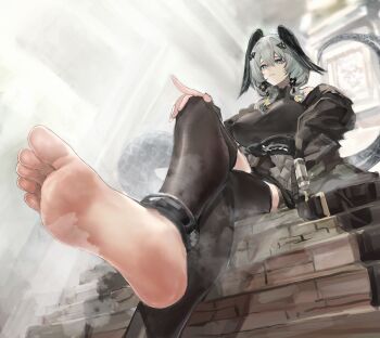 1girl absurdres arknights barefoot crossed_legs feet grey_eyes grey_hair hand_on_own_knee head_wings highres ho&#039;olheyak_(arknights) long_hair looking_at_viewer parted_lips soles steam tail tiansuo_haoer toes wings