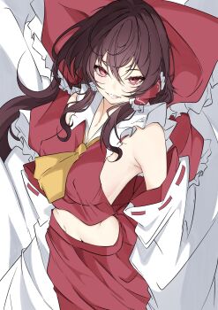 1girl absurdres bare_shoulders brown_eyes brown_hair commentary_request cowboy_shot cropped_shirt detached_sleeves eyelashes hakurei_reimu highres midriff parted_lips red_shirt red_skirt shirt skirt smirk solo touhou unanooo_(fthx7532) white_sleeves