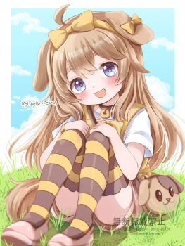 1girl ahoge animal_ears bag bell blue_eyes blush bow brown_hair butter_(trickcal) cloud collar commentary_request dog_ears dog_girl dog_tail fang grass hair_bow hands_on_own_knees highres jingle_bell long_hair neck_bell open_mouth outdoors peke_peke_s pink_shoes pink_shorts ribbon shirt shoes short_sleeves shorts sitting sky smile solo striped_clothes striped_thighhighs tail thighhighs thighs trickcal white_shirt yellow_ribbon yellow_shirt