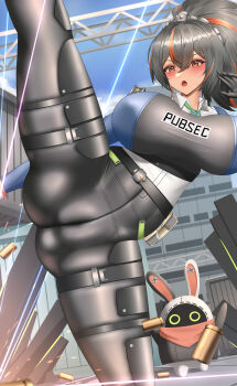 1girl absurdres bailanxianyu223 black_hair bodysuit breasts bullet gloves highres large_breasts multicolored_hair official_alternate_costume open_mouth ponytail red_eyes shell_casing split standing standing_on_one_leg standing_split streaked_hair zenless_zone_zero zhu_yuan