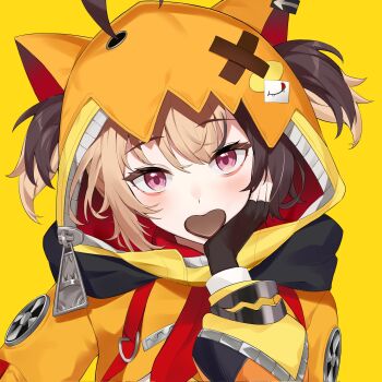 1girl ahoge animal_ear_hood black_gloves black_hoodie blonde_hair blush brown_hair candy chocolate chocolate_heart commentary fake_animal_ears fingerless_gloves food gigi_murin gigi_murin_(1st_costume) gloves hair_through_hood hand_on_own_chin head_rest heart heart-shaped_food highres hololive hololive_english hood hood_up hoodie huge_ahoge looking_at_viewer medium_hair mouth_hold multicolored_hair multicolored_hoodie nanyezi orange_hoodie pink_eyes simple_background solo symbol-only_commentary twintails two-tone_hair upper_body virtual_youtuber yellow_background yellow_hoodie zipper zipper_pull_tab