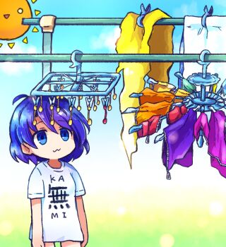 1girl :3 blue_eyes blue_hair blue_sky closed_mouth clothes_writing cloud commentary drying drying_clothes highres looking_at_viewer outdoors patchwork_clothes pote_(ptkan) shirt short_hair short_sleeves sky smile solo standing sun symbol-only_commentary t-shirt tenkyuu_chimata touhou white_shirt