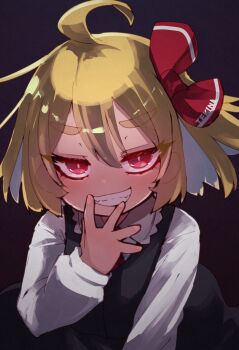 1girl absurdres ahoge black_skirt blonde_hair commentary_request dark_background double-parted_bangs evil_smile eyes_visible_through_hair grin hair_ribbon highres long_sleeves looking_at_viewer red_eyes red_ribbon ribbon rumia shirt short_hair skirt skirt_set smile solo tekina_(chmr) thick_eyebrows touhou white_shirt
