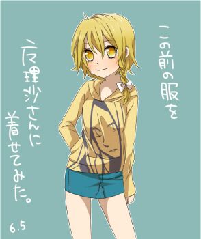 Rule 34 | 1girl, alternate costume, blonde hair, blue skirt, bow, braid, commentary request, contemporary, green background, hair bow, hand in pocket, kirisame marisa, long sleeves, no headwear, outline, side braid, simple background, single braid, skirt, solo, touhou, translation request, tsuno no hito, white bow, white outline, yellow eyes