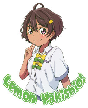 1girl absurdres blush bow brown_hair character_name dark-skinned_female dark_skin food-themed_hair_ornament green_bow hair_ornament highres lemon_hair_ornament looking_at_viewer make_heroine_ga_oo_sugiru! maruyo purple_eyes school_uniform short_hair short_sleeves simple_background smile tan upper_body white_background yakishio_lemon yellow_bow