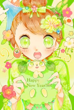 1girl 2015 :o animal bamboo_shoot blush bow brown_hair commentary_request earrings flower flower_earrings green_background green_bow green_eyes green_flower green_kimono green_theme hair_bow hair_bun hair_flower hair_ornament happy_new_year highres holding holding_animal japanese_clothes jewelry kimono long_sleeves looking_at_viewer new_year original pink_flower ryokuno_green sheep short_hair single_hair_bun swept_bangs teeth upper_body upper_teeth_only wide_sleeves