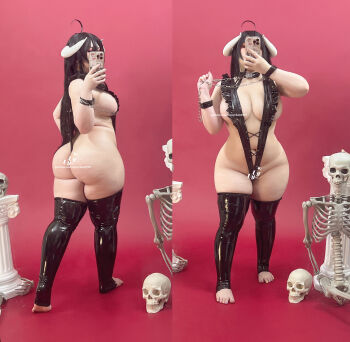 1girl albedo_(overlord) albedo_(overlord)_(cosplay) ass black_hair breasts cellphone cosplay highres horns huge_ass japanese_(nationality) long_hair looking_at_viewer looking_back model multiple_views overlord_(maruyama) phone photo_(medium) real_life red_background selfie simple_background skull uyuy2907