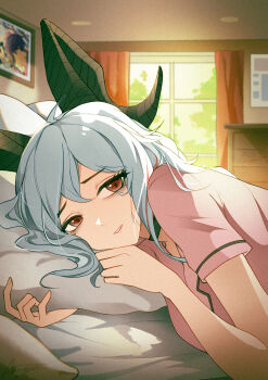 1girl absurdres akaze07 alternate_costume bed bedroom black_horns blurry blurry_background breasts commentary curled_horns curtains english_commentary grey_hair highres horns indoors large_breasts light_smile male_rover_(wuthering_waves) medium_hair multicolored_hair on_bed pajamas parted_lips picture_frame pillow pink_shirt pov_across_bed red_eyes rover_(wuthering_waves) shirt short_sleeves signature solo streaked_hair window wuthering_waves zani_(wuthering_waves)