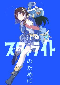 1girl absurdres aiguillette arm_at_side arm_up belt belt_buckle black_hair blossom_bright_(dagger) blue_background blue_eyes blue_jacket blue_skirt boots buckle closed_mouth commentary copyright_name dagger double-parted_bangs dutch_angle epaulettes floating floating_object floating_weapon full_body fur-trimmed_jacket fur_trim goe_(g-o-e) grey_boots hair_between_eyes highres jacket jacket_on_shoulders kagura_hikari knife leaning_to_the_side leg_up light_blush long_hair long_sleeves looking_at_viewer miniskirt mr._white_(revue_starlight) pleated_skirt red_sash sash shoujo_kageki_revue_starlight shoulder_sash simple_background single_horizontal_stripe skirt solo sparkle_hair_ornament string striped_clothes striped_skirt stuffed_animal stuffed_toy tassel teddy_bear translation_request waist_cape walking weapon yellow_belt yellow_trim