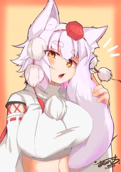 1girl absurdres animal_ear_fluff animal_ears arm_cutout artist_name clothing_cutout commentary crop_top dated half-closed_eyes hat highres holding_own_tail inubashiri_momiji long_sleeves looking_at_viewer midriff notice_lines open_mouth orange_eyes otomen_maru-no-uchi pom_pom_(clothes) red_hat ribbon-trimmed_sleeves ribbon_trim shirt short_hair signature solo tail tokin_hat touhou upper_body white_hair white_shirt wolf_ears wolf_girl wolf_tail