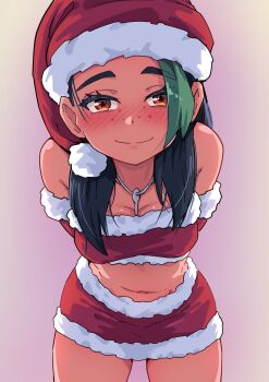 1girl arms_behind_back bandeau black_hair blush christmas cowboy_shot crop_top elbow_gloves freckles fur-trimmed_bandeau fur-trimmed_gloves fur-trimmed_skirt fur_trim gloves green_hair hair_over_one_eye hat highres jack_rockhardt jewelry key key_necklace leaning_forward light_smile long_hair looking_at_viewer midriff miniskirt multicolored_hair navel necklace nemona_(pokemon) nintendo orange_eyes pokemon pokemon_sv red_bandeau red_gloves red_skirt santa_costume santa_gloves santa_hat simple_background skirt solo streaked_hair