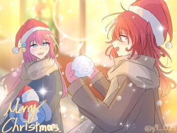 2girls alternate_costume blue_coat blue_eyes blue_gloves blush bocchi_the_rock! brown_coat brown_scarf coat commentary cube_hair_ornament english_commentary gloves gotoh_hitori hair_ornament hat highres holding holding_snowball holding_snowman kita_ikuyo long_hair merry_christmas multiple_girls open_mouth pink_gloves pink_hair red_hair santa_hat scarf side_ahoge smile snowball snowman twitter_username y9_1229 yellow_eyes yuri
