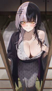 1girl absurdres alternate_costume anska black_hair black_haori blush breasts cleavage closed_mouth commentary english_commentary futon grey_hair grey_kimono haori highres hololive hololive_english indoors japanese_clothes kimono large_breasts long_hair long_sleeves looking_at_viewer multicolored_hair shiori_novella single_off_shoulder smile solo split-color_hair two-tone_hair virtual_youtuber wide_sleeves yellow_eyes yukata