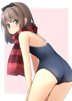 1girl ass black_bow blue_one-piece_swimsuit border bow brown_hair closed_mouth commentary_request competition_school_swimsuit cowboy_shot from_behind green_eyes hair_bow highres leaning_forward looking_at_viewer one-piece_swimsuit original outline outside_border pink_background red_scarf scarf school_swimsuit shibacha short_hair solo striped_clothes striped_scarf swimsuit white_border white_outline