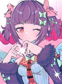 1girl bare_shoulders black_hair blush bow breasts closed_mouth colored_inner_hair commentary_request detached_sleeves dress four-finger_heart_hands fur-trimmed_sleeves fur_trim gradient_background green_bow hair_bow heart heart_hands highres looking_at_viewer multicolored_hair multiple_hair_bows nangong_yu necktie one_eye_closed pink_background ratemo red_eyes red_nails red_necktie short_twintails small_breasts smile solo twintails two-tone_background upper_body white_background white_dress white_wings wings zenless_zone_zero