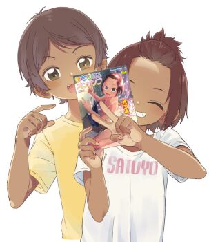 2girls ^_^ artist_name brown_hair closed_eyes clothes_writing commentary_request dark-skinned_female dark_skin forehead grin hair_pulled_back hands_up loli manga_(object) multiple_girls original pointing product_placement satsuyo shirt simple_background smile tomboy v white_background white_shirt yellow_shirt