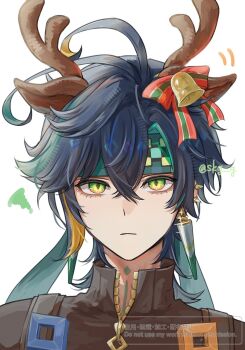 1boy animal_ears antenna_hair antlers bell black_hair blonde_hair closed_mouth commentary_request crossed_bangs deer_ears earrings expressionless genshin_impact green_eyes green_hair green_headband hair_between_eyes headband highres horns jewelry kinich_(genshin_impact) looking_at_viewer male_focus multicolored_eyes multicolored_hair neck_tattoo reindeer_antlers shirt skg_g solo spiked_ear_piercing streaked_hair tattoo twitter_username two-tone_eyes watermark white_background yellow_eyes zipper